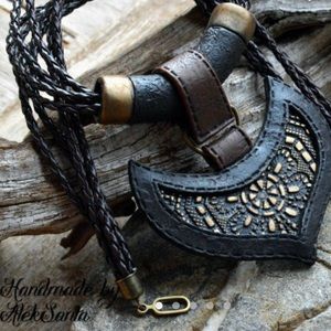 🌹NEW ARRIVAL, BLACK POLYMER CLAY, TAURUS PENDANT